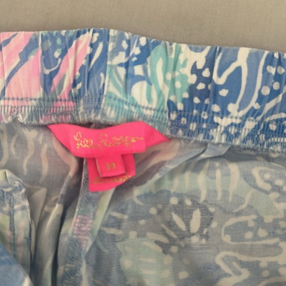 Lilly Pulitzer Women's  Reef Print Shorts Size Medium - Picture 4 of 4